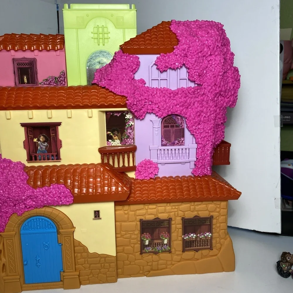Disney Encanto Magical Casa Madrigal House Play-set Figures, Furniture. Inc Batt